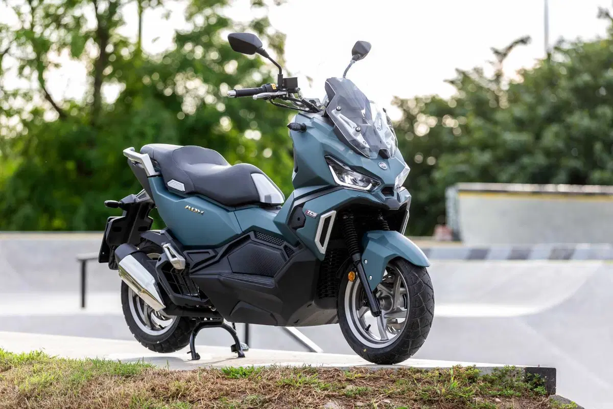 SYM ADX 125: Pensare in grande