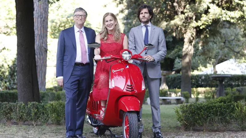 Gruppo Piaggio e (RED) insieme nella lotta all'AIDS