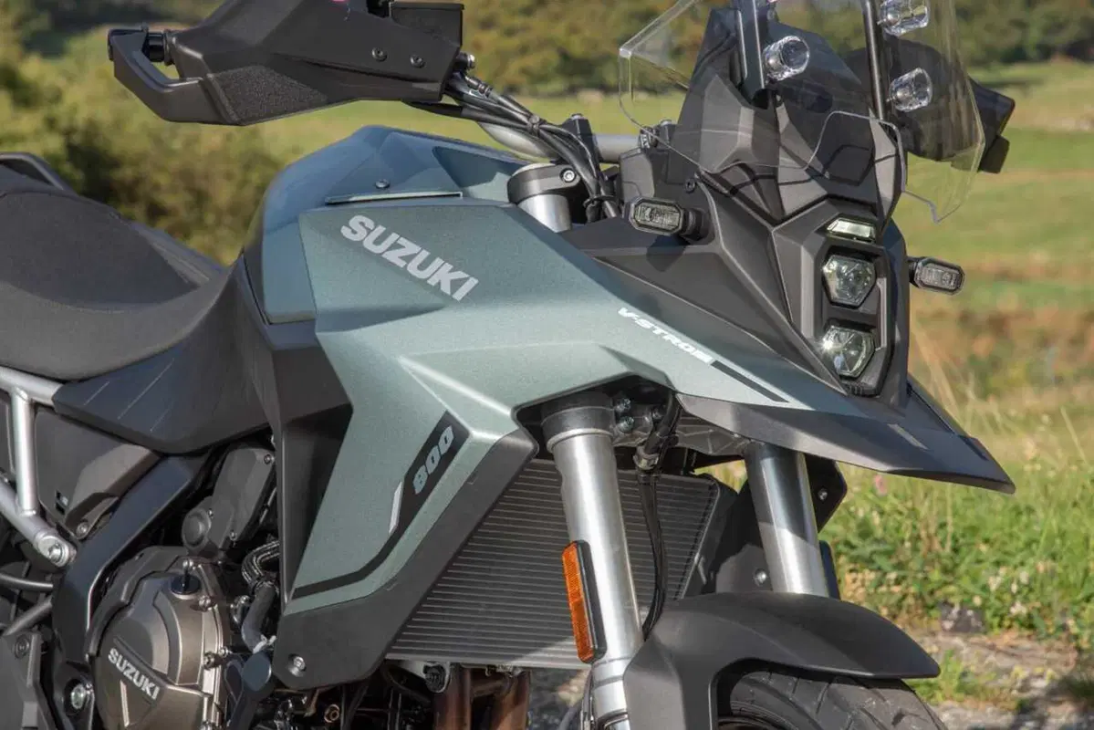 Suzuki svela la V-Strom 800 SE con anteriore da 19: dettagli, prezzo e disponibilità (18)
