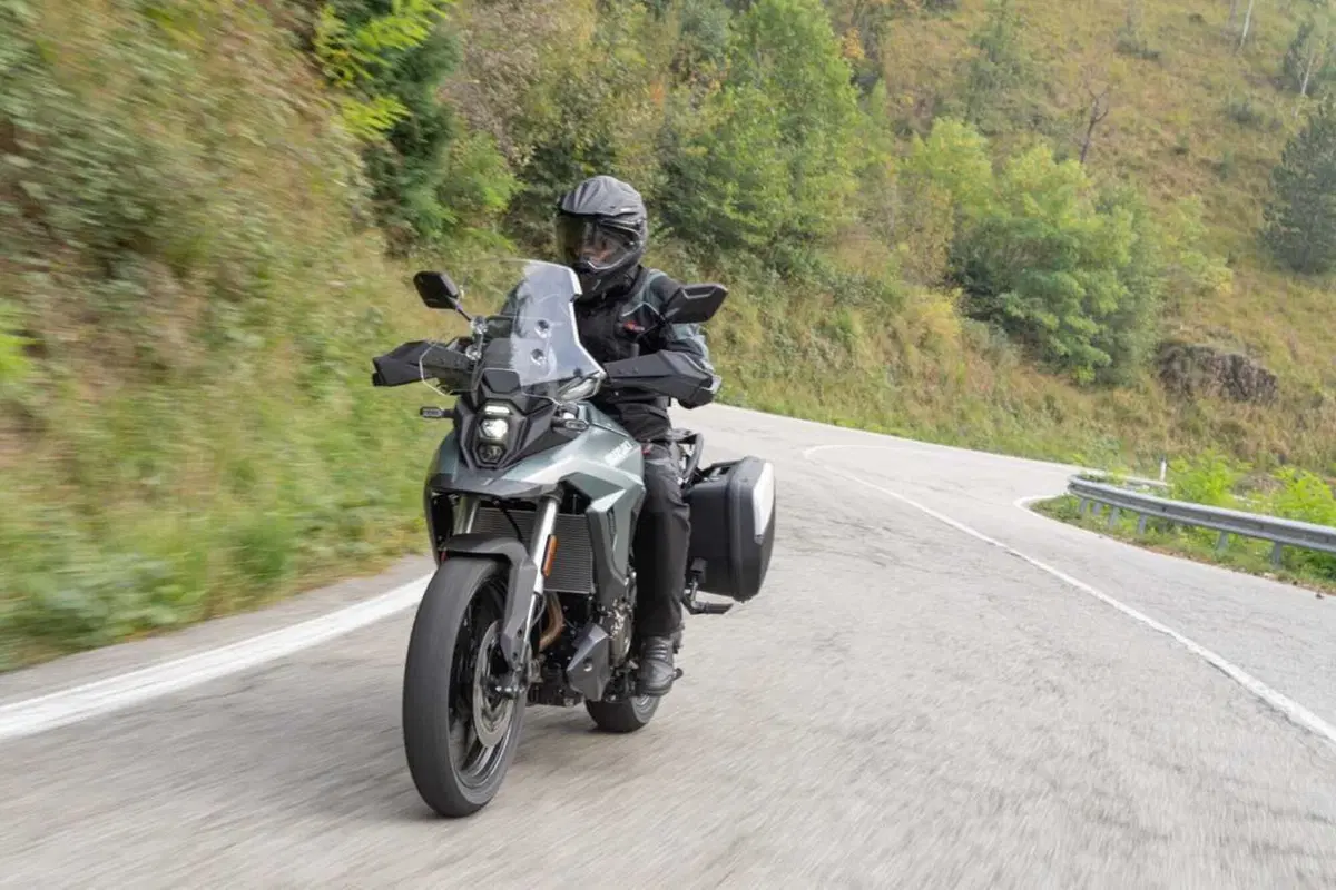 Suzuki svela la V-Strom 800 SE con anteriore da 19: dettagli, prezzo e disponibilità (23)