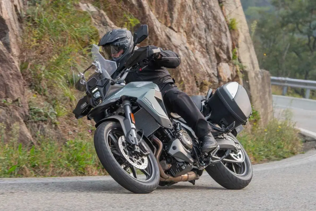 Suzuki svela la V-Strom 800 SE con anteriore da 19: dettagli, prezzo e disponibilità (25)
