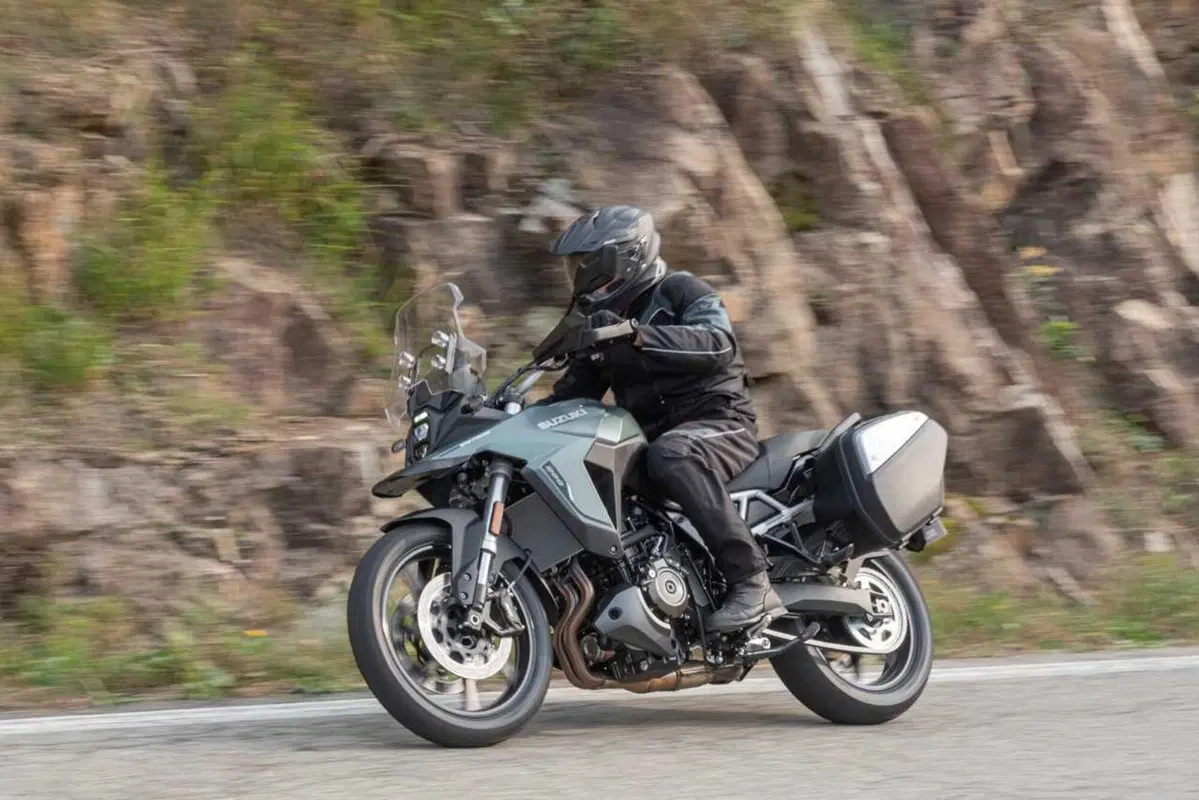 Suzuki svela la V-Strom 800 SE con anteriore da 19: dettagli, prezzo e disponibilità (26)