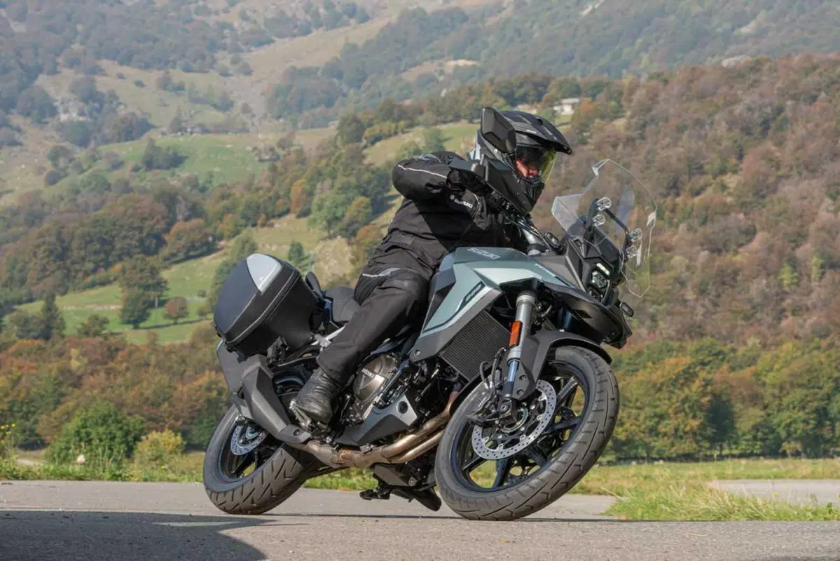 Suzuki svela la V-Strom 800 SE con anteriore da 19: dettagli, prezzo e disponibilità (29)