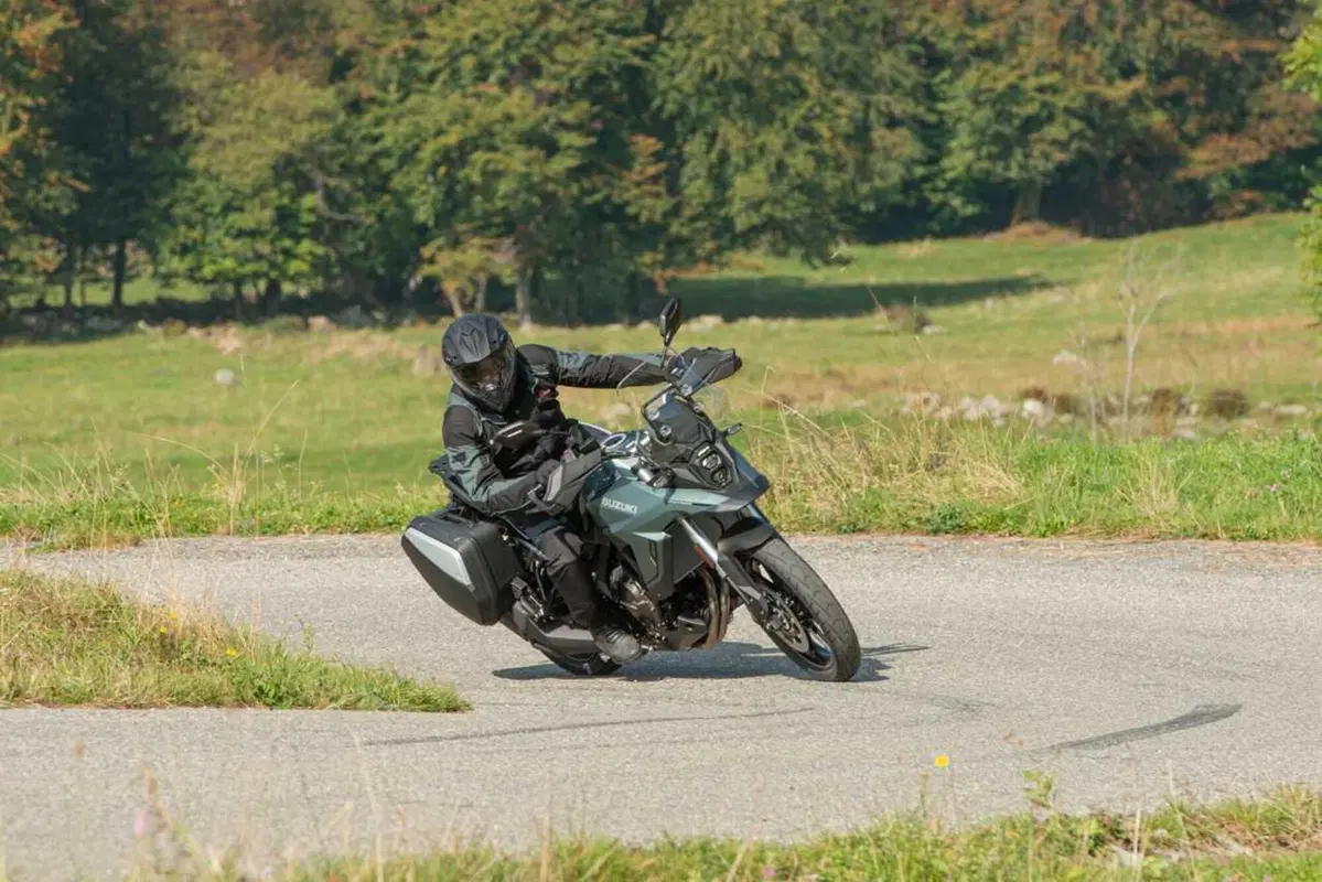 Suzuki svela la V-Strom 800 SE con anteriore da 19: dettagli, prezzo e disponibilità (30)