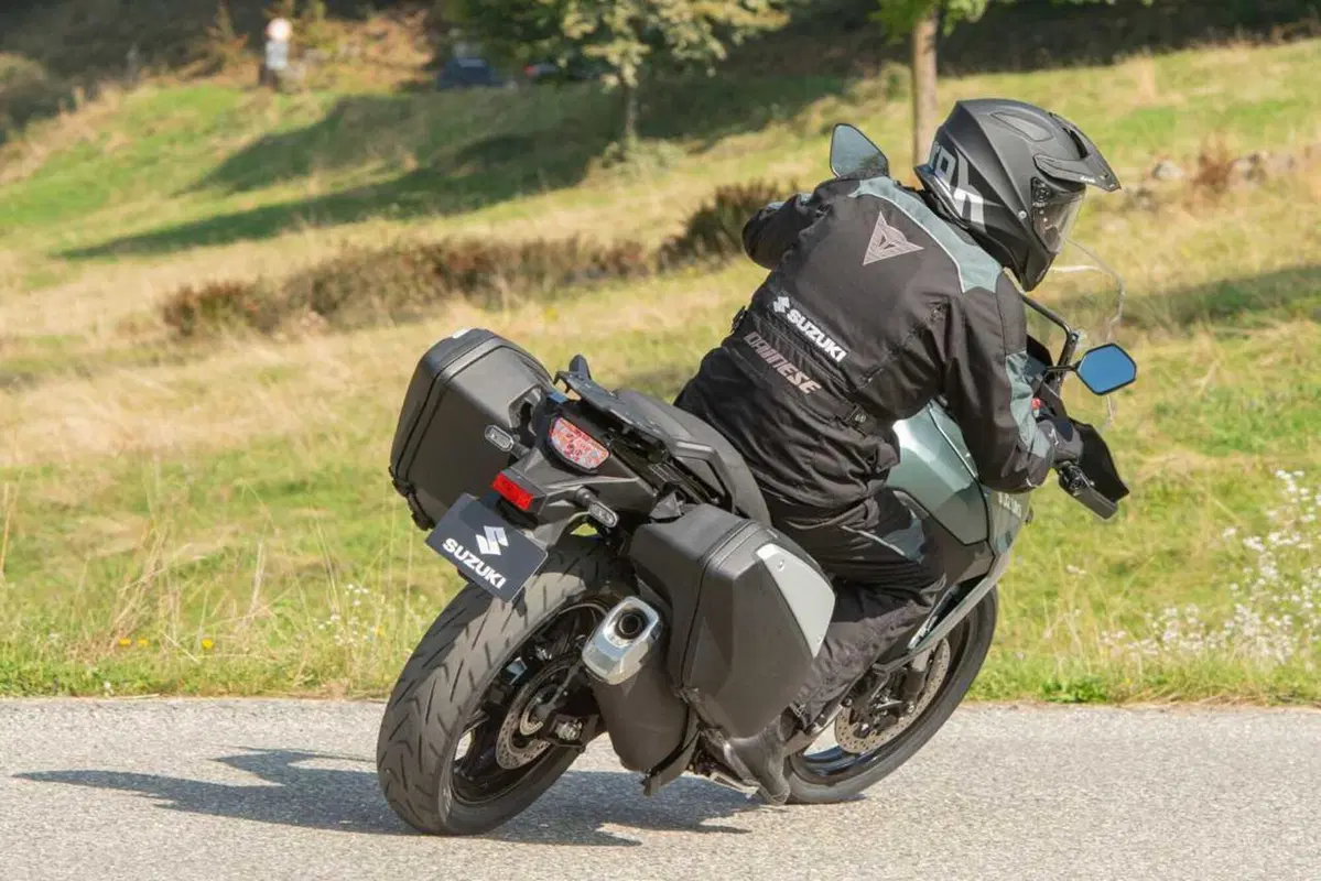 Suzuki svela la V-Strom 800 SE con anteriore da 19: dettagli, prezzo e disponibilità (31)