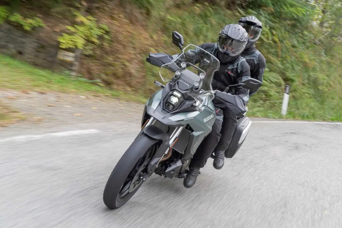 Suzuki svela la V-Strom 800 SE con anteriore da 19: dettagli, prezzo e disponibilità (24)