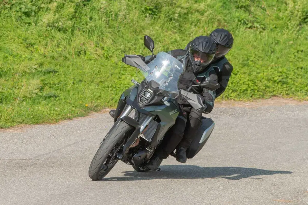 Suzuki svela la V-Strom 800 SE con anteriore da 19: dettagli, prezzo e disponibilità (27)