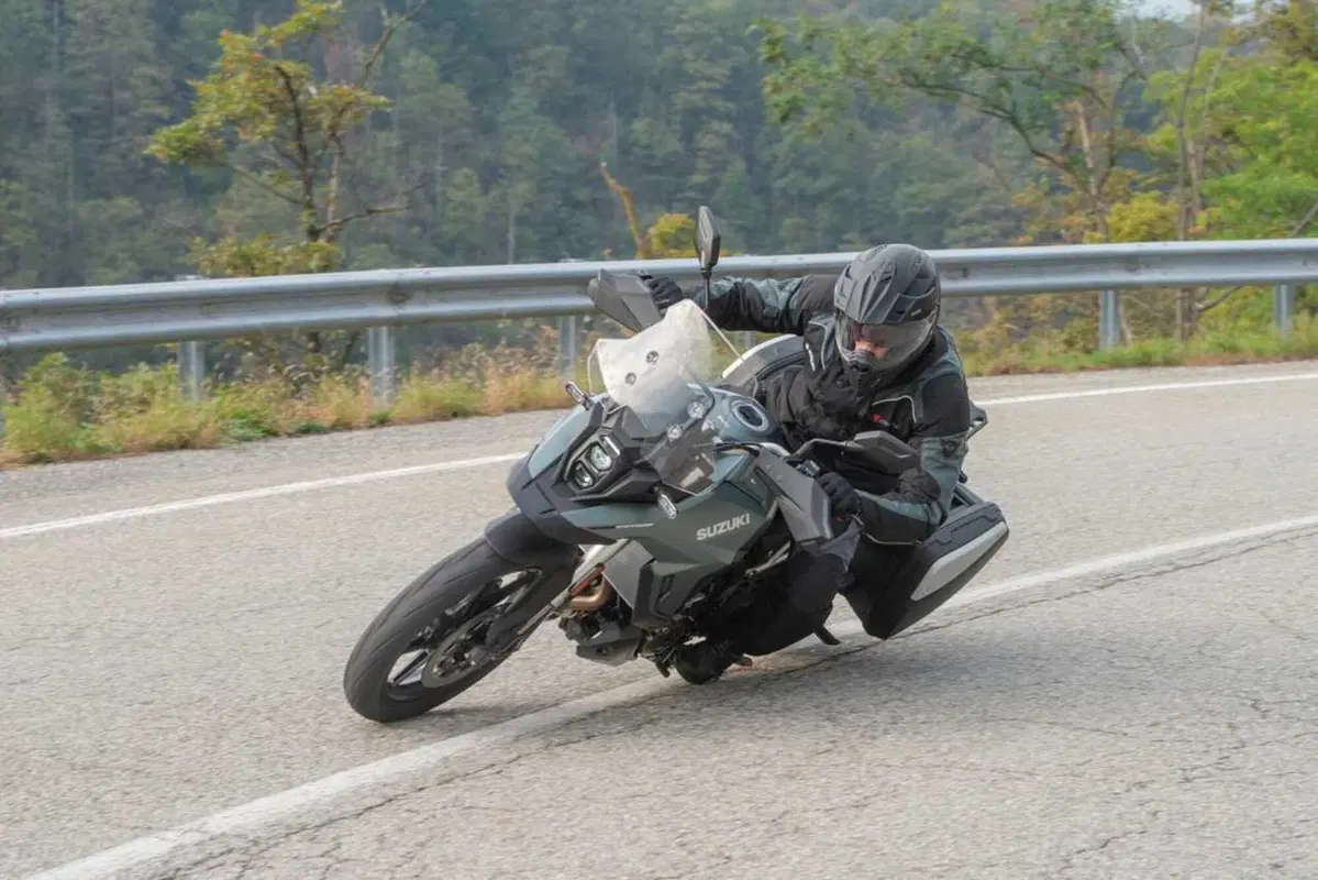 Suzuki svela la V-Strom 800 SE con anteriore da 19: dettagli, prezzo e disponibilità (37)