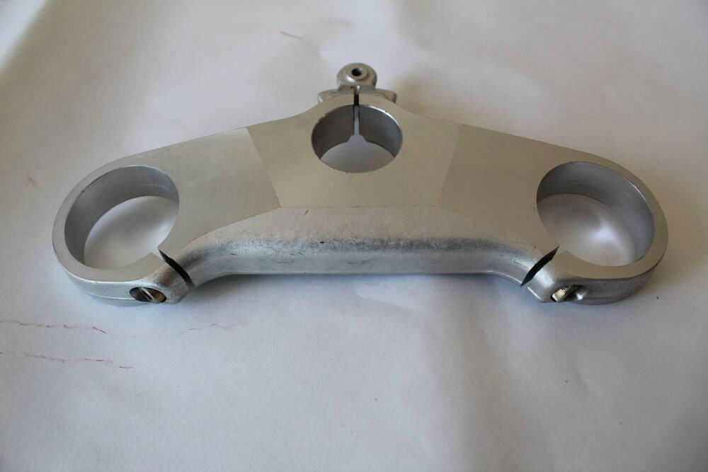 PIASTRA DI STERZO DUCATI 748/916/996/998 (2)