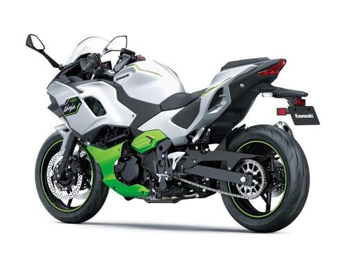 Ecco com'è fatta la prima moto ibrida al mondo: Kawasaki Ninja 7 Hybrid [GALLERY] (3)