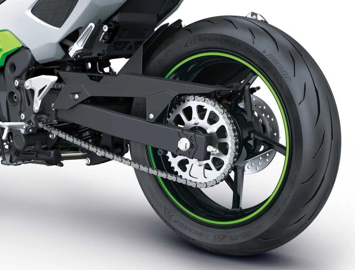 Ecco com'è fatta la prima moto ibrida al mondo: Kawasaki Ninja 7 Hybrid [GALLERY] (13)