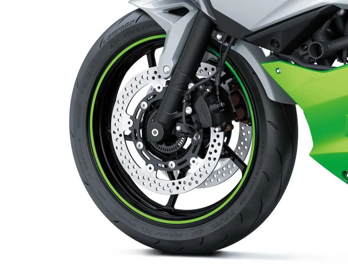Ecco com'è fatta la prima moto ibrida al mondo: Kawasaki Ninja 7 Hybrid [GALLERY] (15)