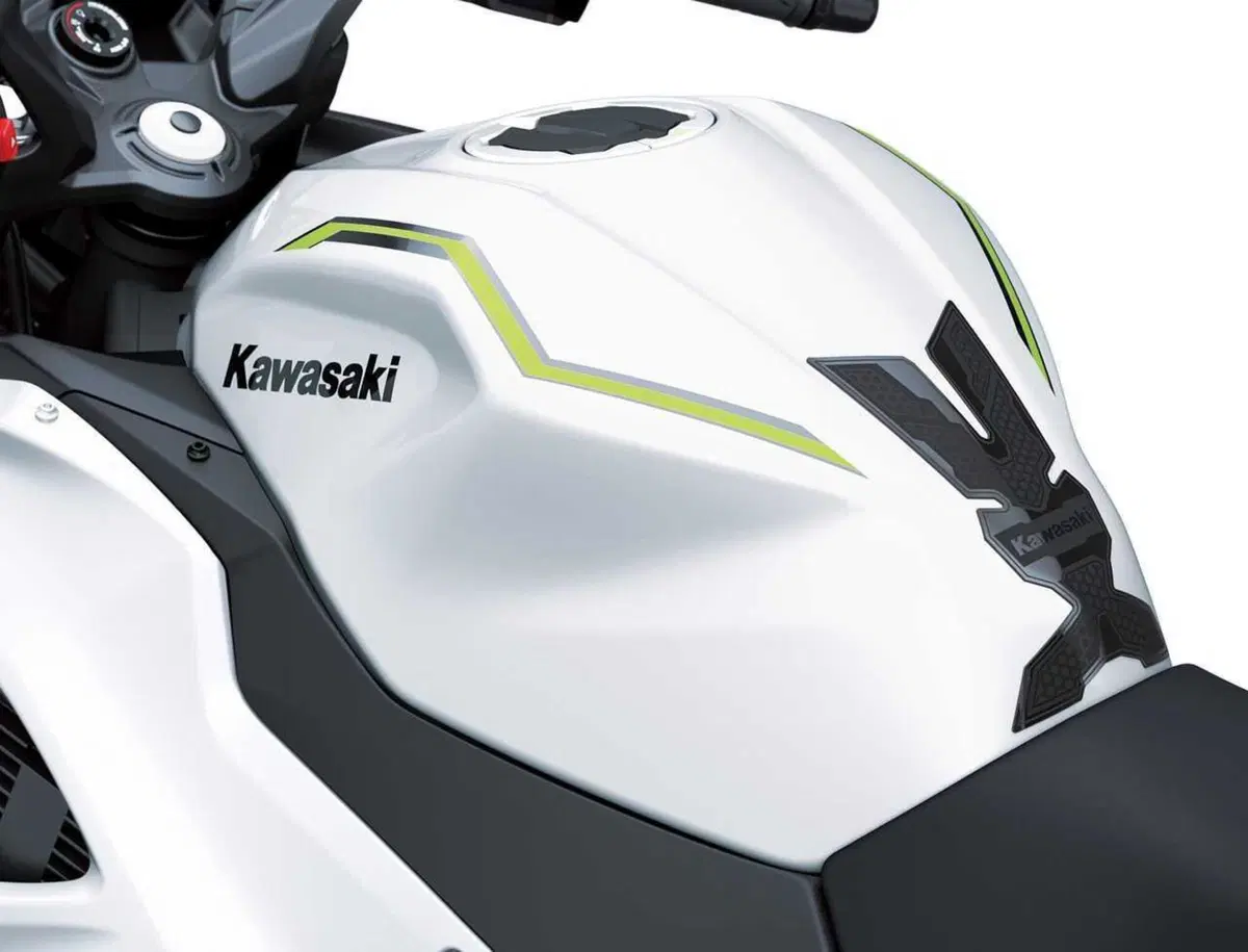Ecco com'è fatta la prima moto ibrida al mondo: Kawasaki Ninja 7 Hybrid [GALLERY] (23)