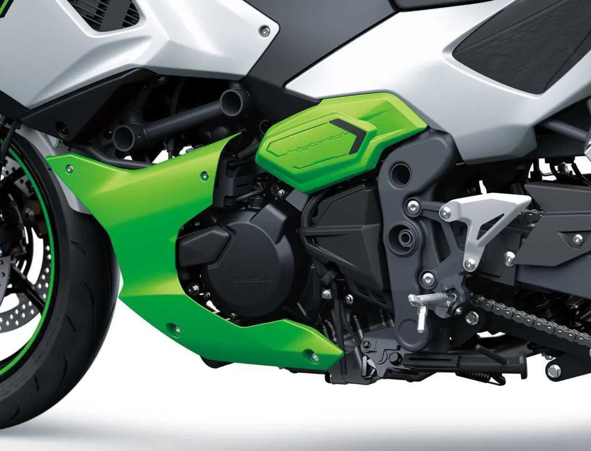 Ecco com'è fatta la prima moto ibrida al mondo: Kawasaki Ninja 7 Hybrid [GALLERY] (37)