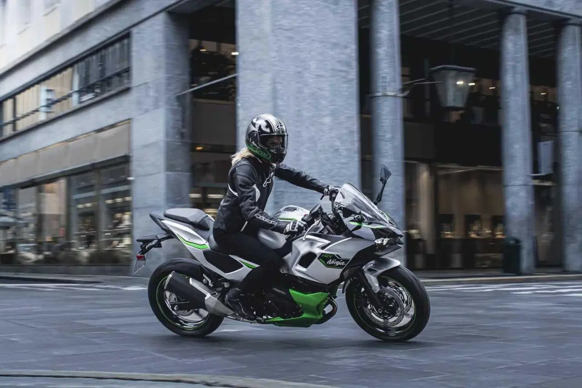 Ecco com'è fatta la prima moto ibrida al mondo: Kawasaki Ninja 7 Hybrid [GALLERY] (43)