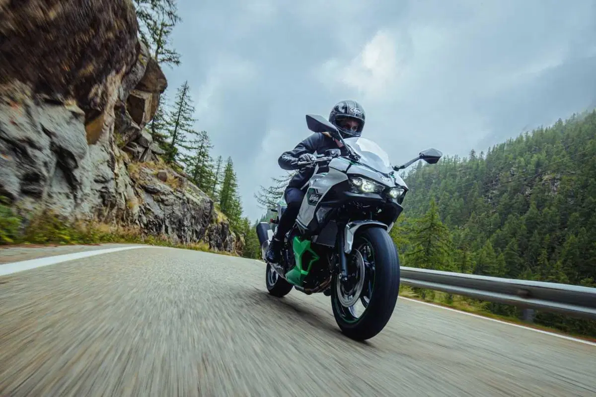Ecco com'è fatta la prima moto ibrida al mondo: Kawasaki Ninja 7 Hybrid [GALLERY] (44)