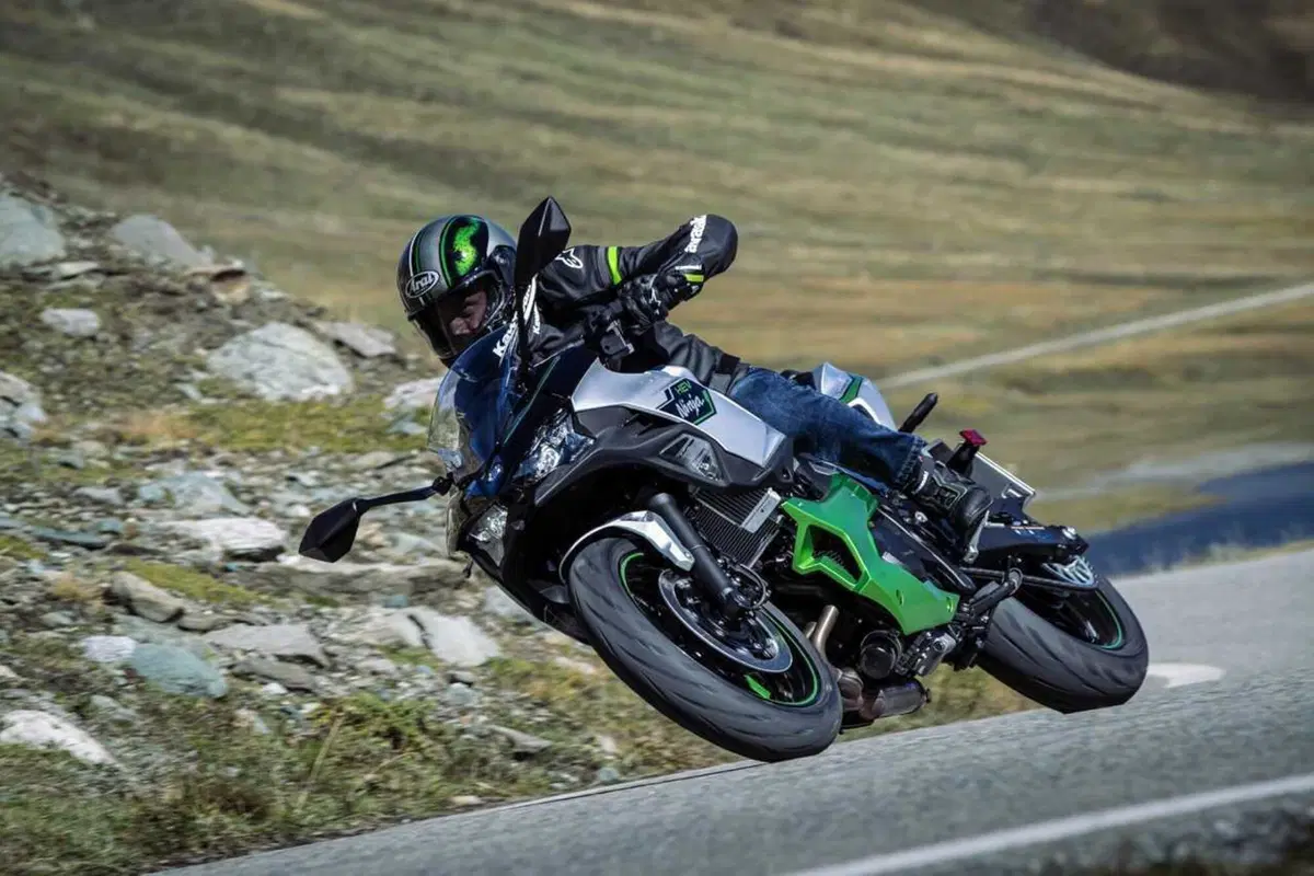 Ecco com'è fatta la prima moto ibrida al mondo: Kawasaki Ninja 7 Hybrid [GALLERY] (45)