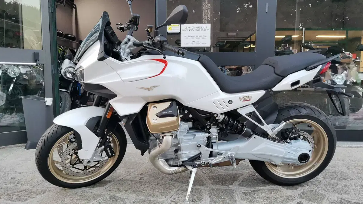 Moto Guzzi V100 Mandello (2022 - 24)