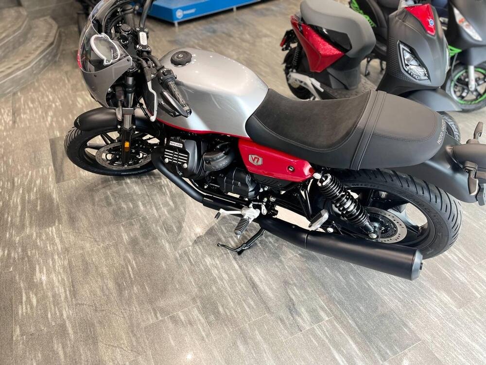 Moto Guzzi V7 Stone Corsa (2023 - 24) (3)