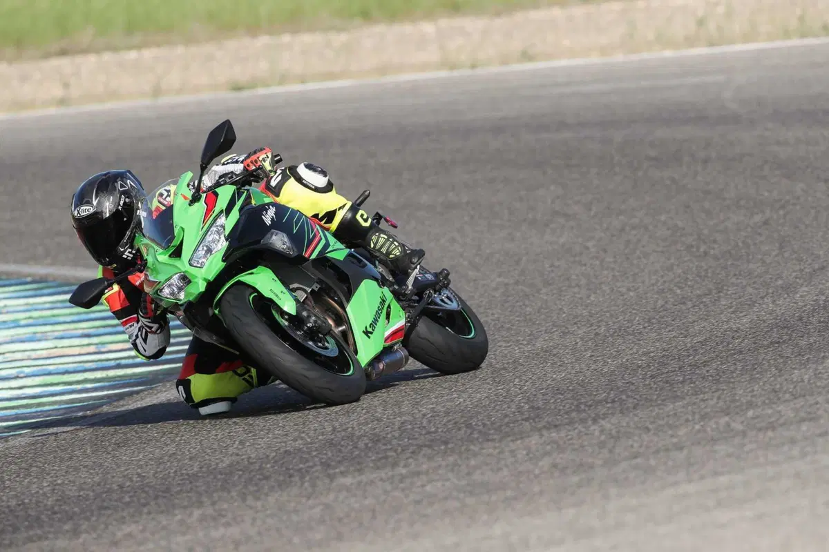 Kawasaki Ninja ZX-4RR TEST: a 15.000 giri tutto è più bello (3)