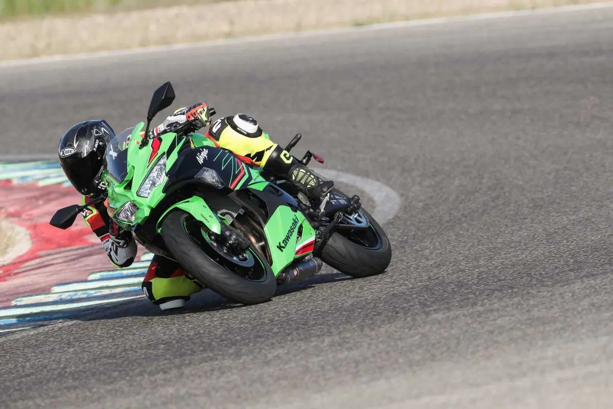 Kawasaki Ninja ZX-4RR TEST: a 15.000 giri tutto è più bello (4)