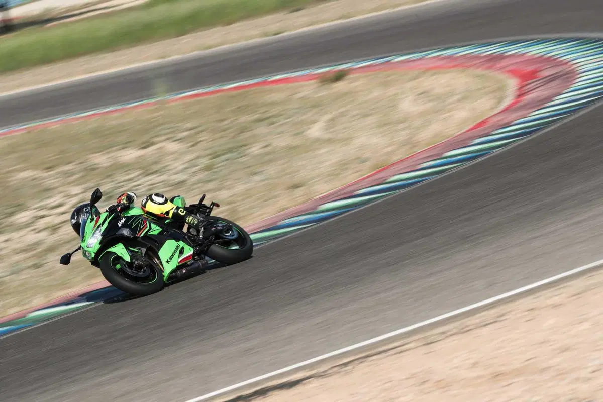Kawasaki Ninja ZX-4RR TEST: a 15.000 giri tutto è più bello (5)