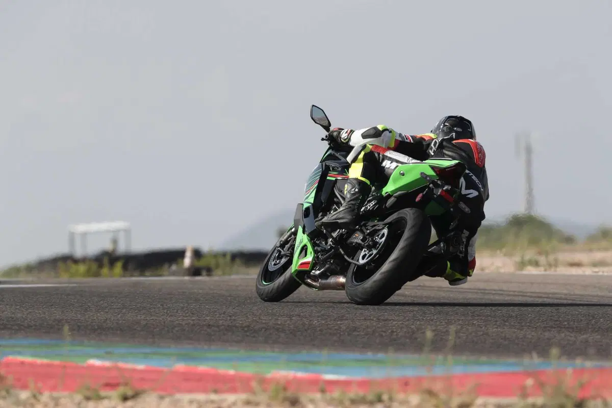 Kawasaki Ninja ZX-4RR TEST: a 15.000 giri tutto è più bello (8)