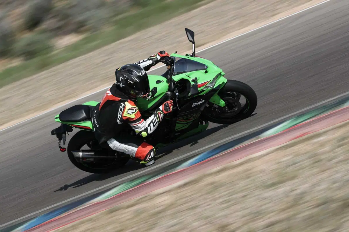 Kawasaki Ninja ZX-4RR TEST: a 15.000 giri tutto è più bello (9)