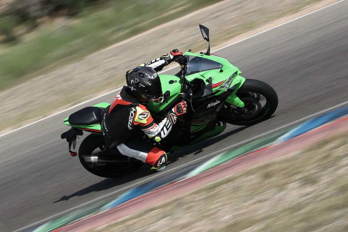 Kawasaki Ninja ZX-4RR TEST: a 15.000 giri tutto è più bello (10)