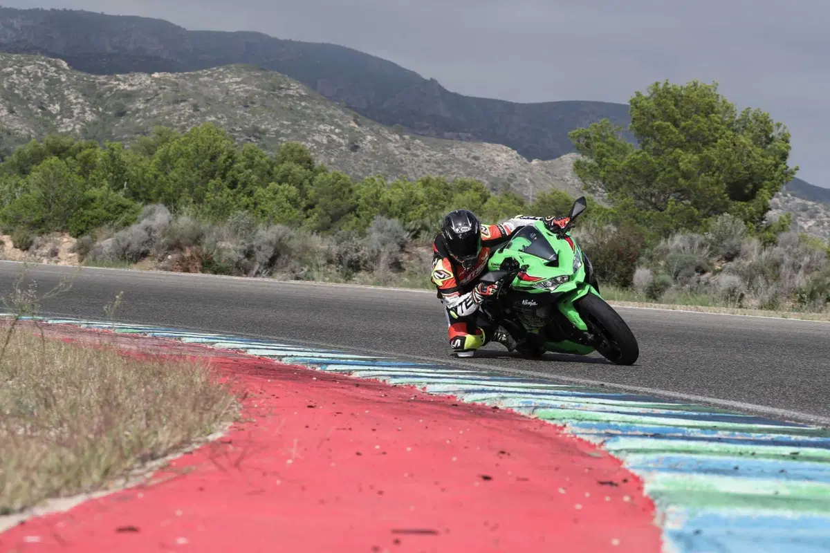 Kawasaki Ninja ZX-4RR TEST: a 15.000 giri tutto è più bello (14)