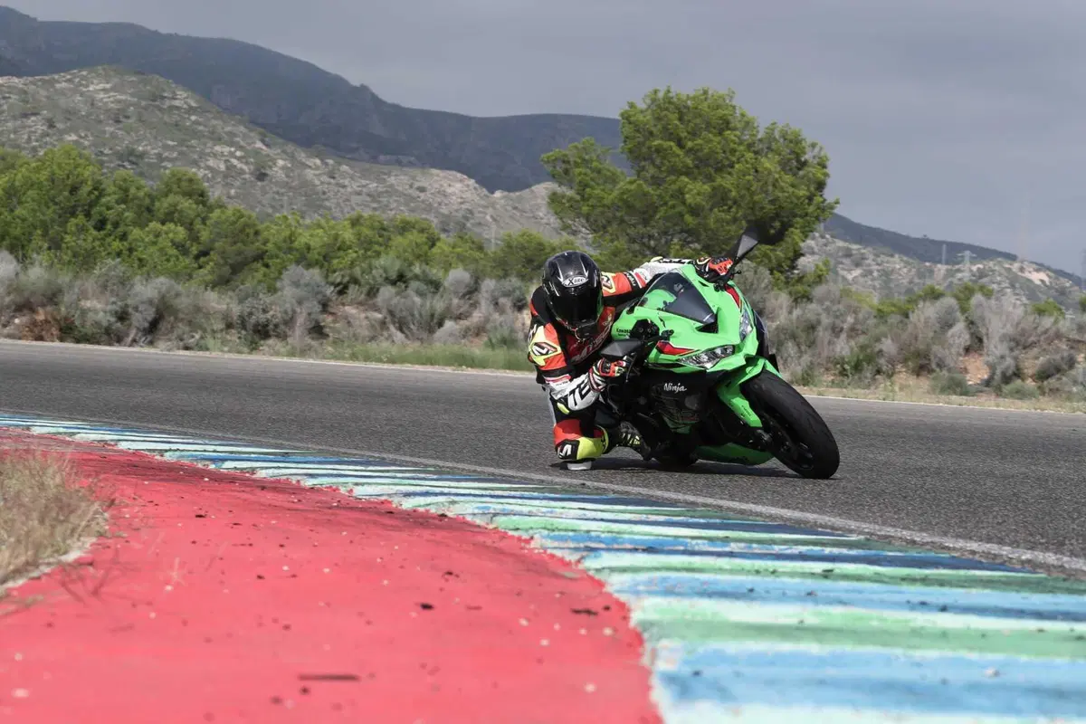 Kawasaki Ninja ZX-4RR TEST: a 15.000 giri tutto è più bello (15)