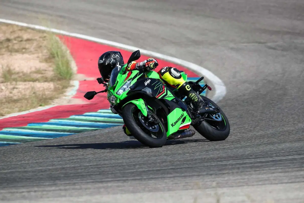 Kawasaki Ninja ZX-4RR TEST: a 15.000 giri tutto è più bello (50)