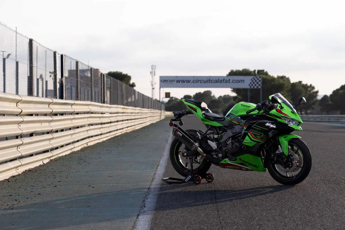 Kawasaki Ninja ZX-4RR (2)