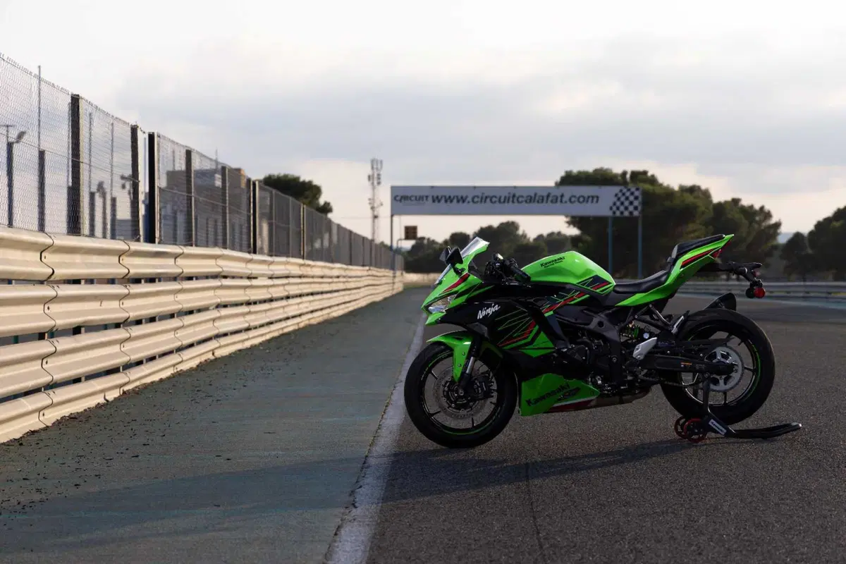 Kawasaki Ninja ZX-4RR (3)