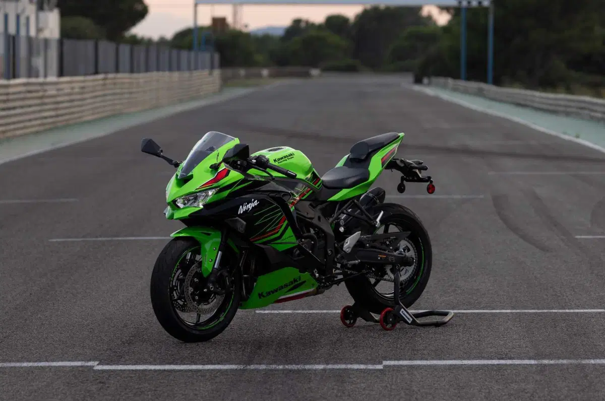 Kawasaki Ninja ZX-4RR (8)
