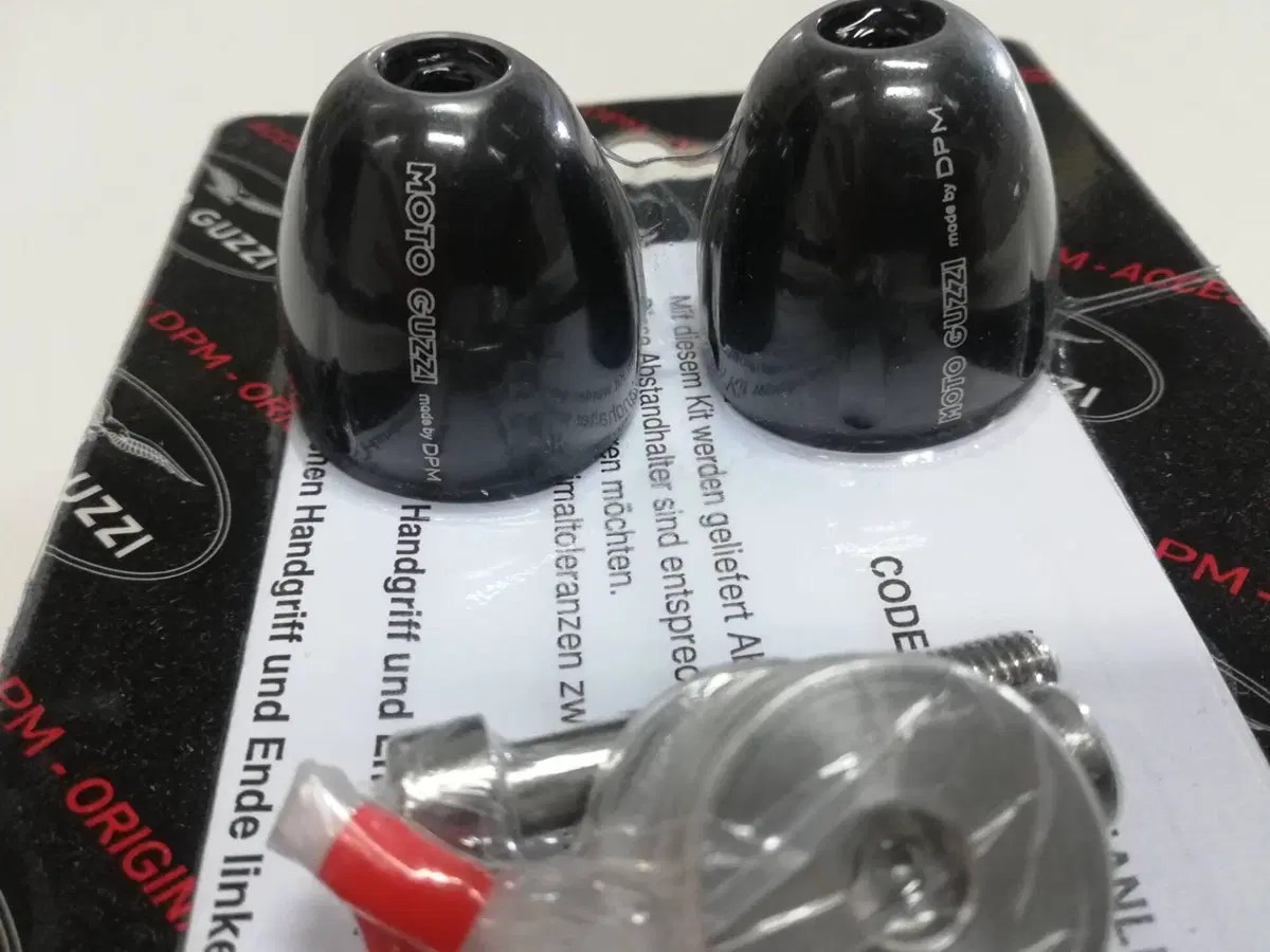 Terminali manopole round neri Moto Guzzi (3)