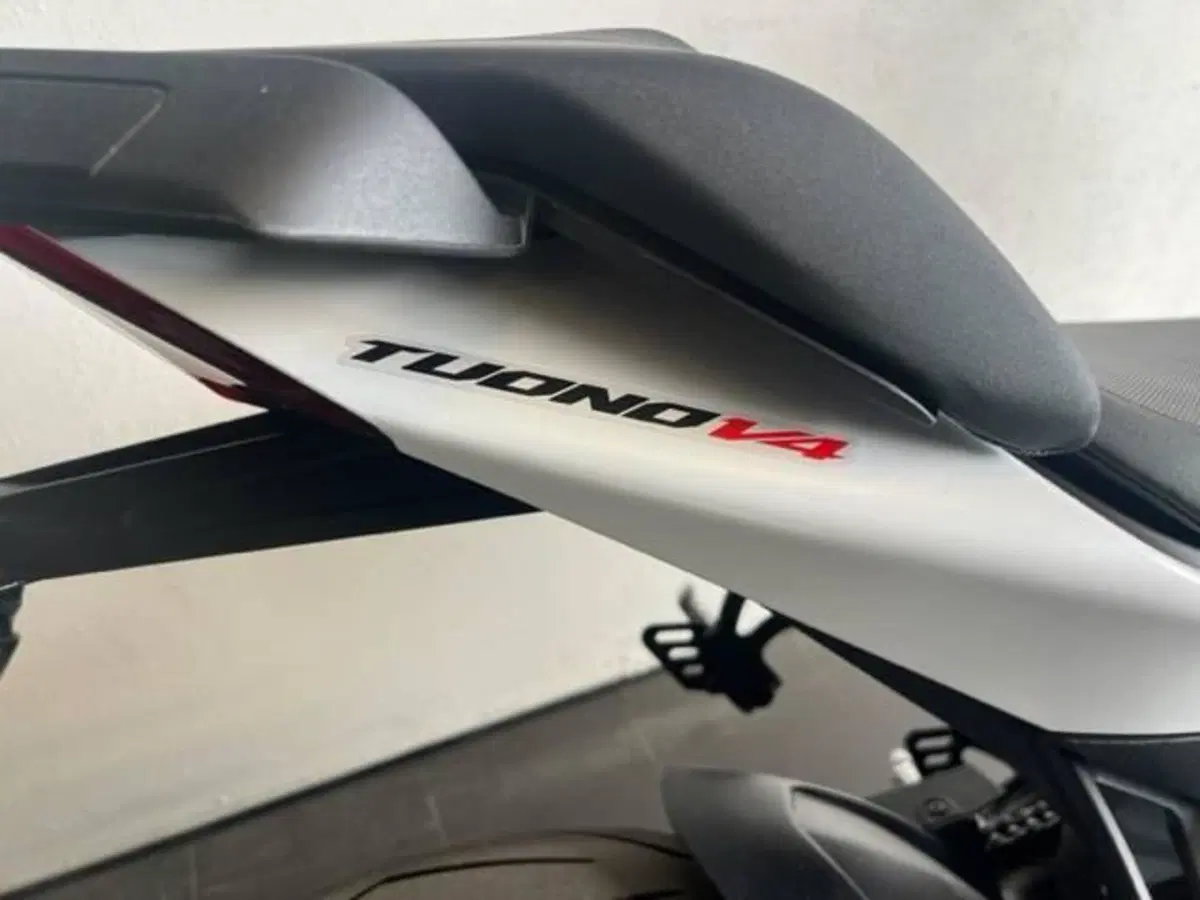 Aprilia Tuono V4 (2021 - 24) (3)