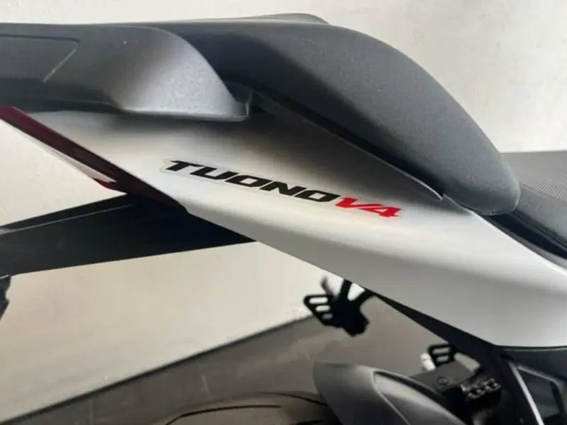 Aprilia Tuono V4 (2021 - 24) (3)