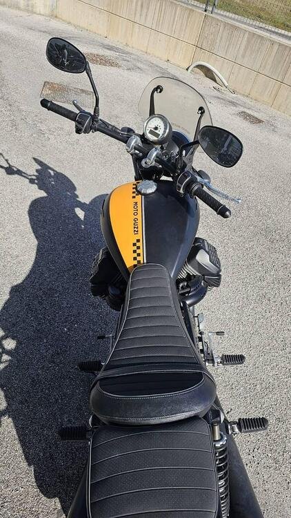 Moto Guzzi V9 Bobber (2016 - 18) (4)