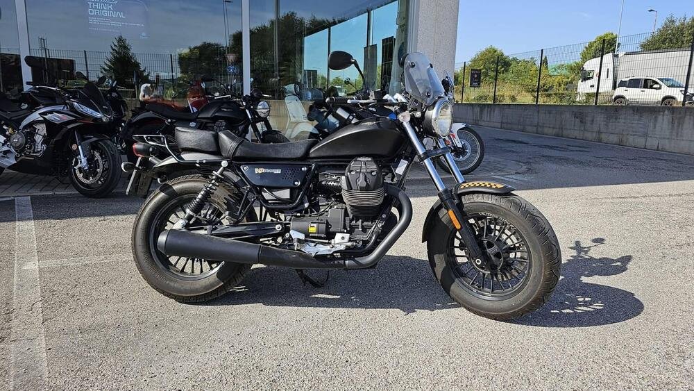 Moto Guzzi V9 Bobber (2016 - 18) (2)