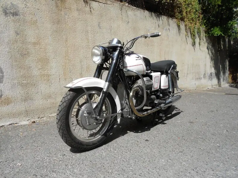 Moto Guzzi V7 (2)