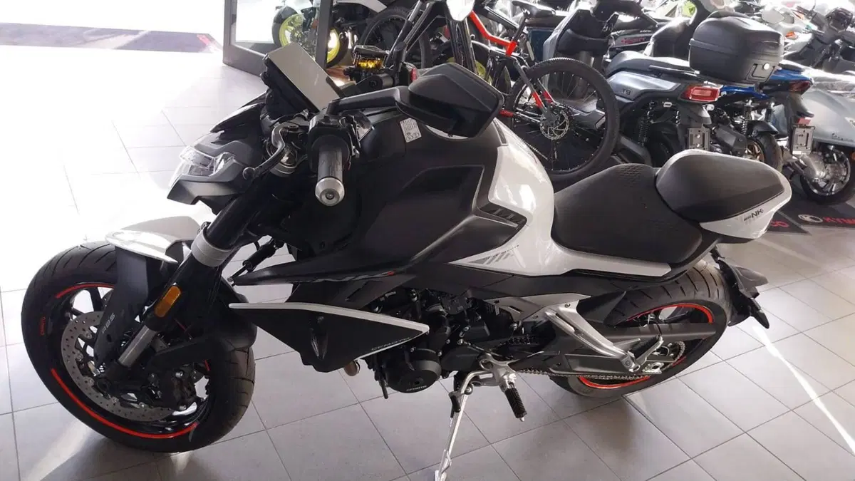 CFMOTO 800NK Advanced (2023 - 26) (3)