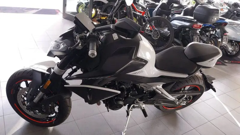 CFMOTO 800NK Advanced (2023 - 26) (3)