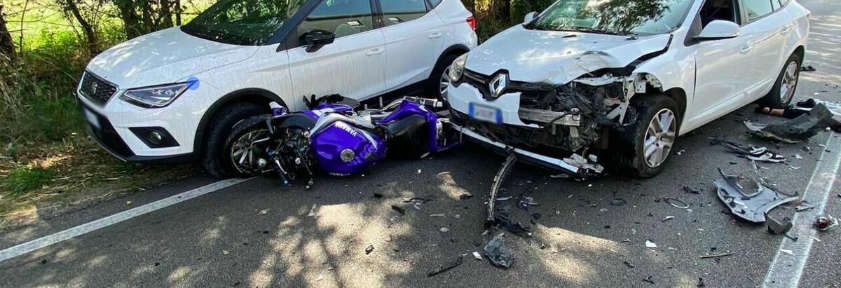 Bellizzi, due fidanzati muoiono in un incidente in moto. Avevano 22 e ...