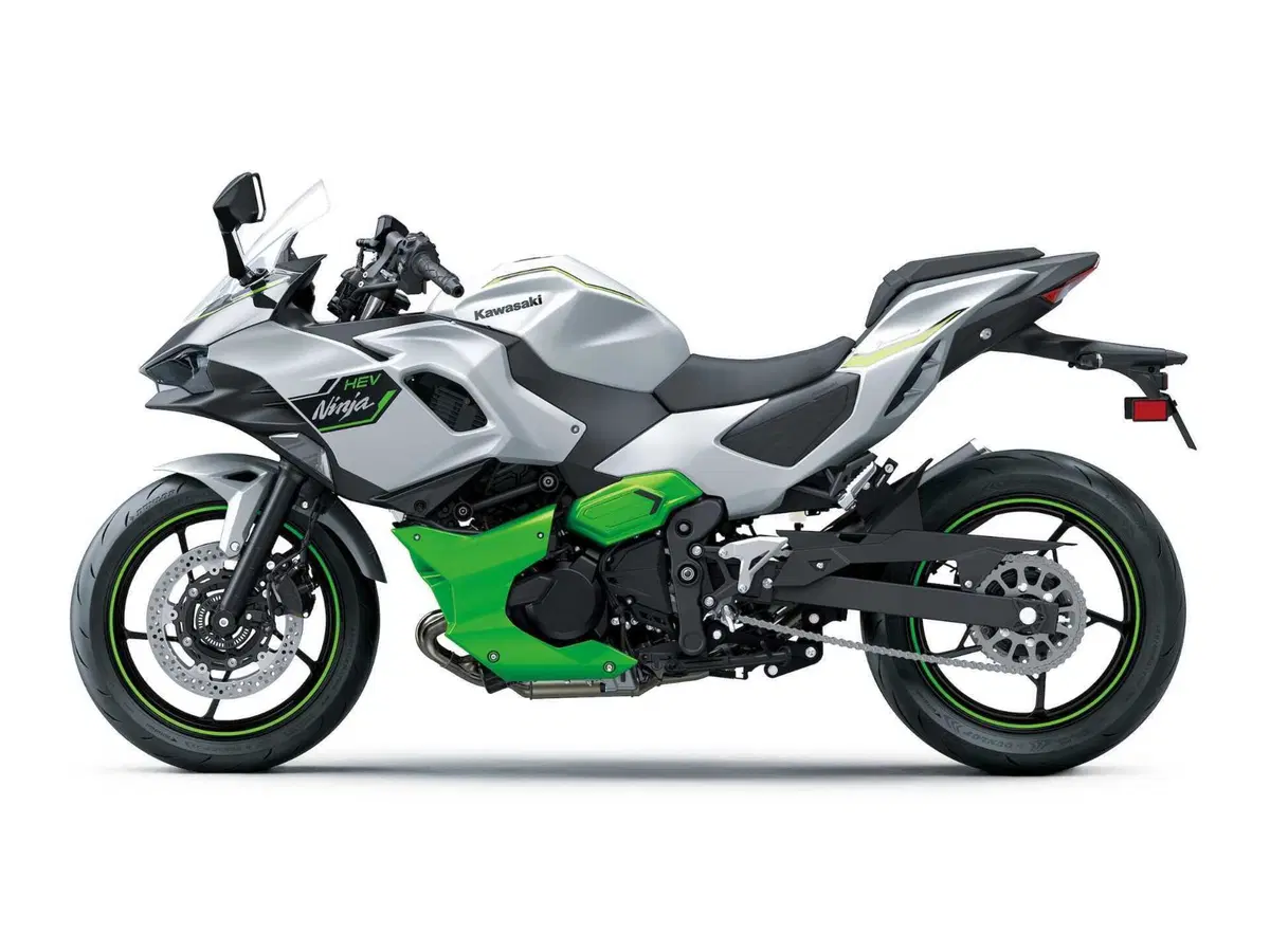 Kawasaki Ninja 7 Hybrid: il TEST della prima moto ibrida al mondo! (10)