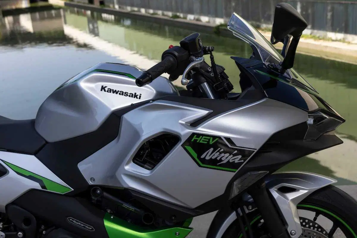 Kawasaki Ninja 7 Hybrid: il TEST della prima moto ibrida al mondo! (13)