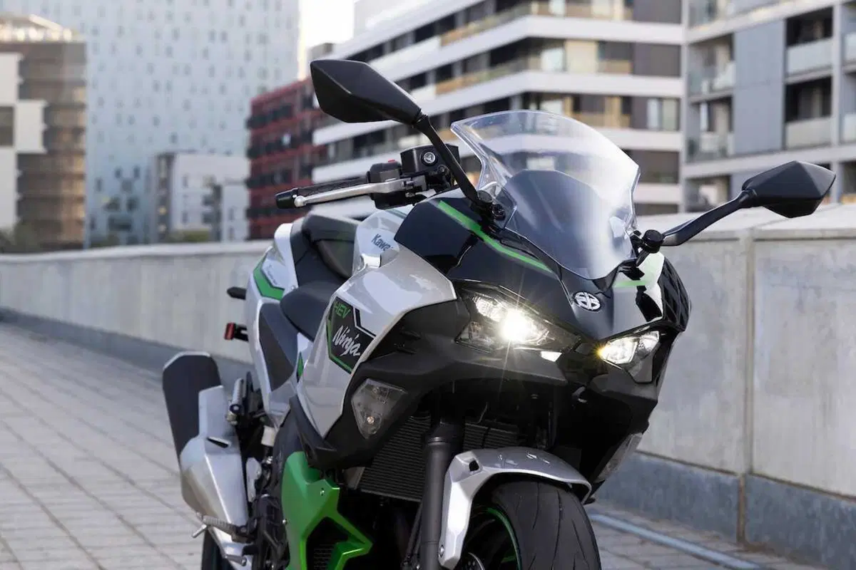 Kawasaki Ninja 7 Hybrid: il TEST della prima moto ibrida al mondo! (12)