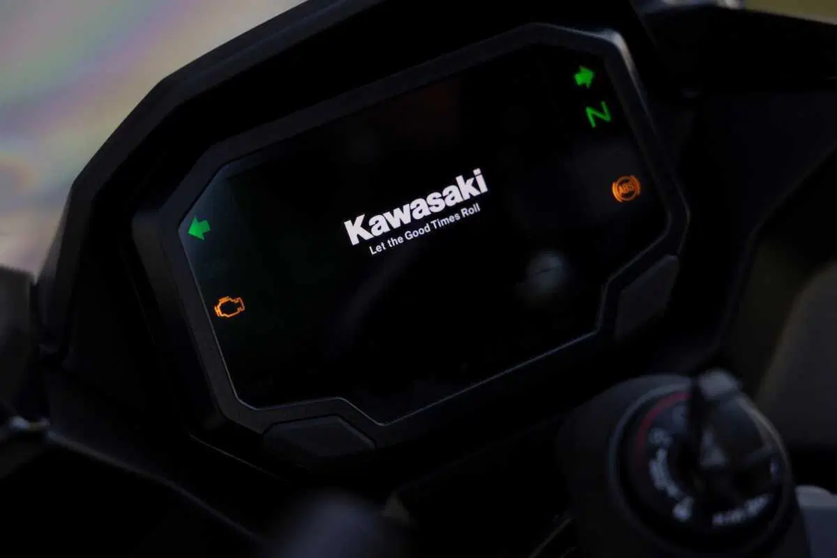 Kawasaki Ninja 7 Hybrid: il TEST della prima moto ibrida al mondo! (14)