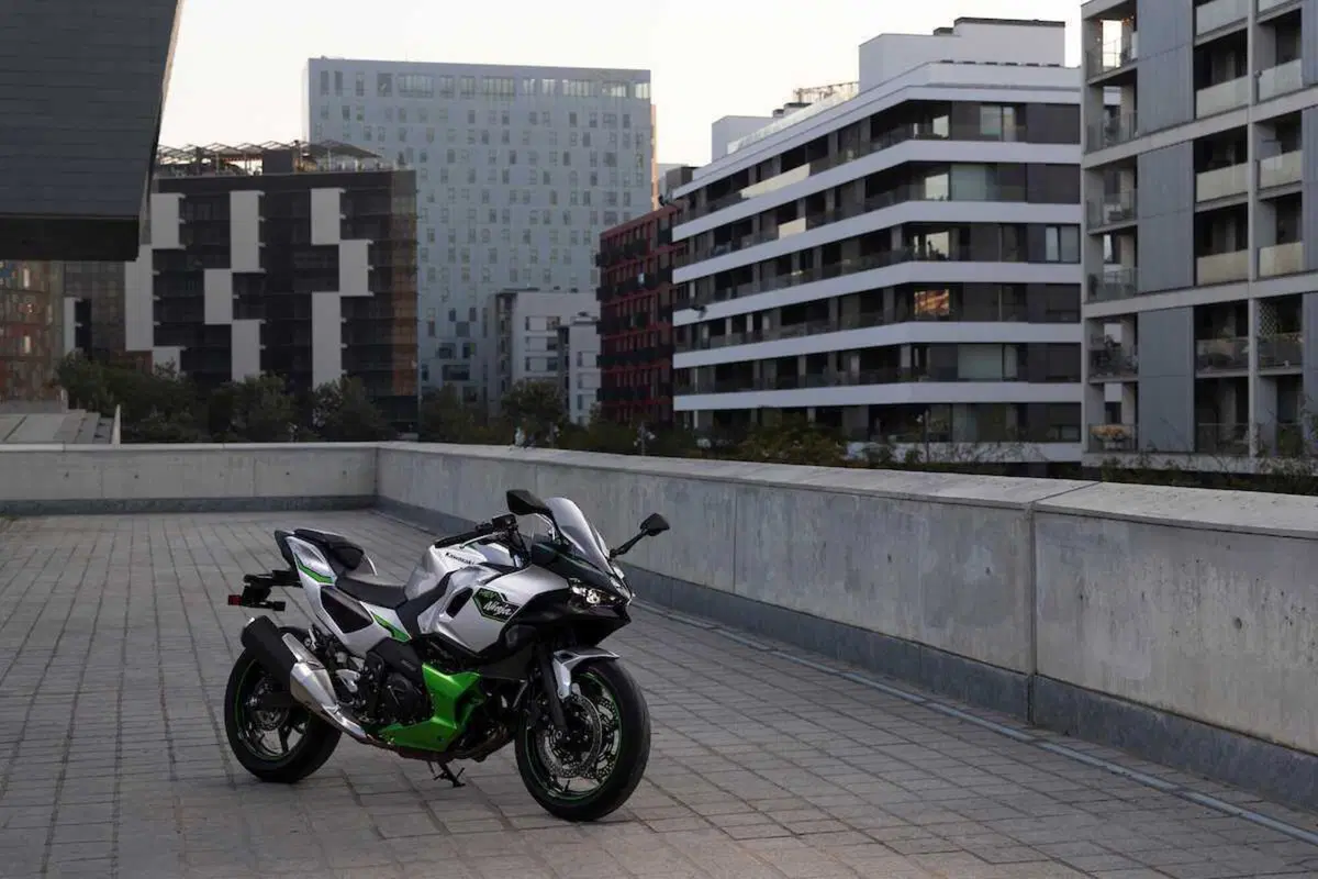 Kawasaki Ninja 7 Hybrid: il TEST della prima moto ibrida al mondo! (3)