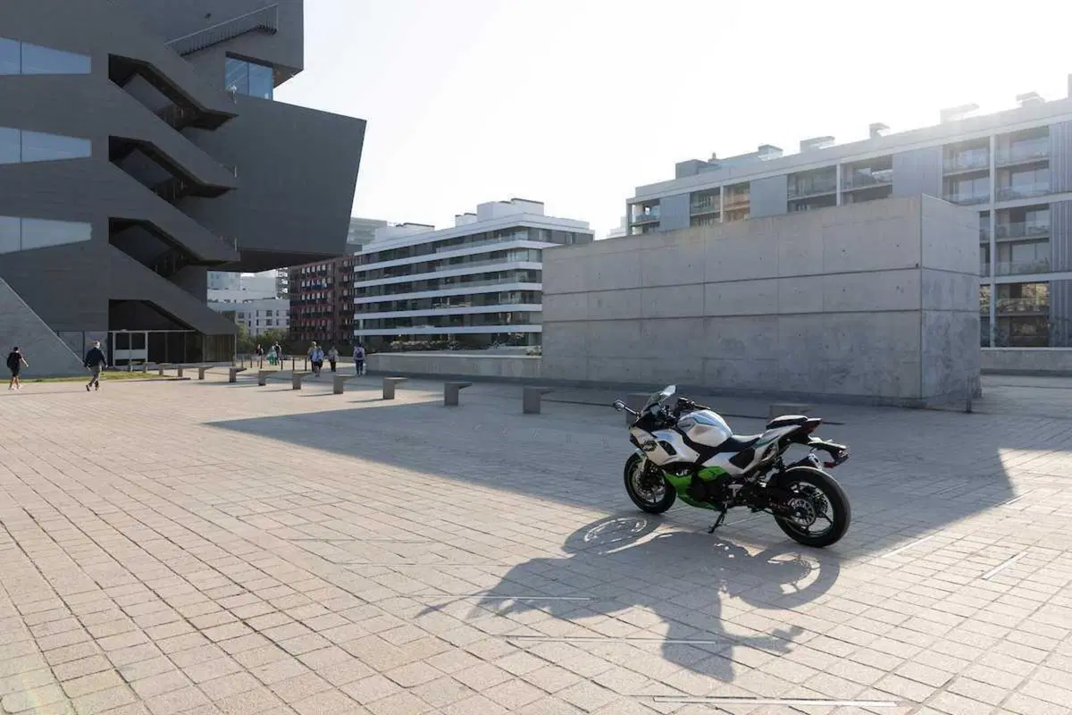 Kawasaki Ninja 7 Hybrid: il TEST della prima moto ibrida al mondo! (15)